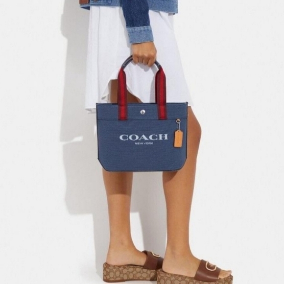 Coach Small Tote - Picture 12 of 12